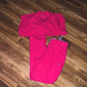 Figs hot pink size large. Good condition